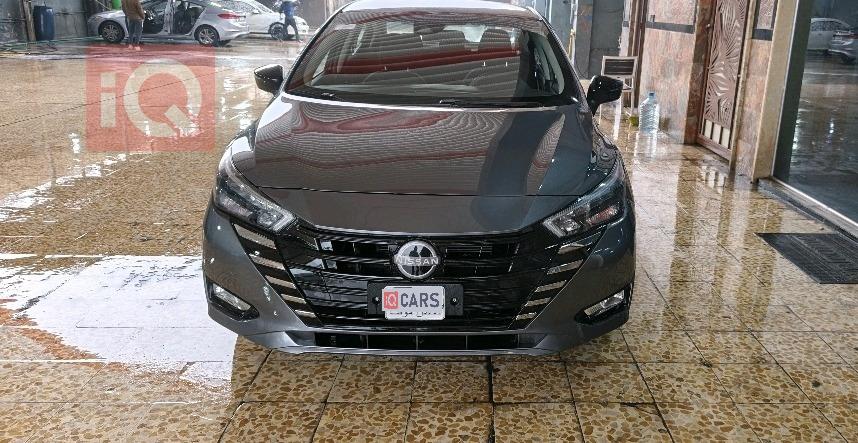 نيسان فيرسا